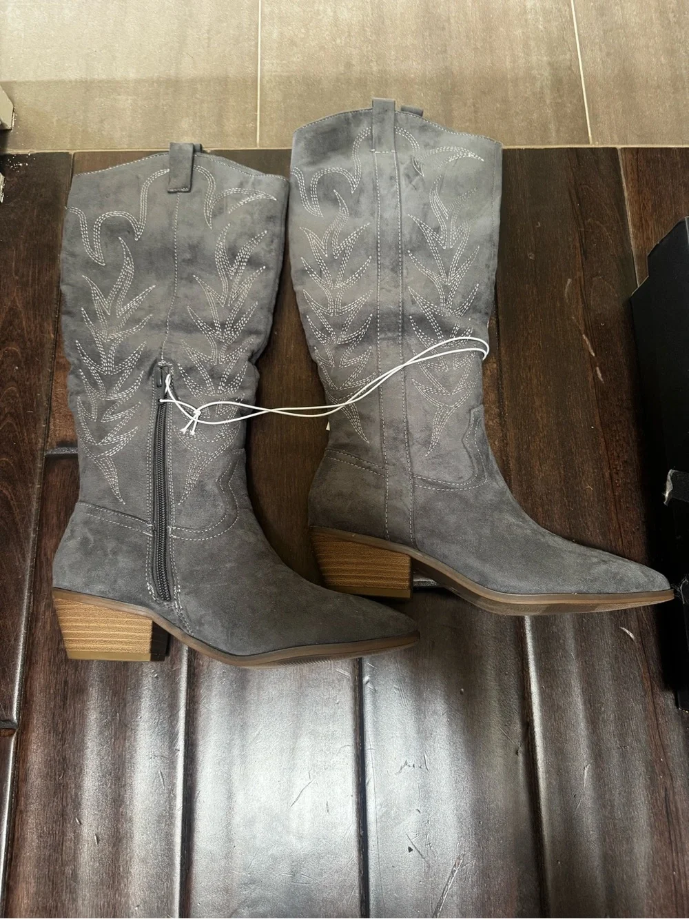 Universal Thread tall grey